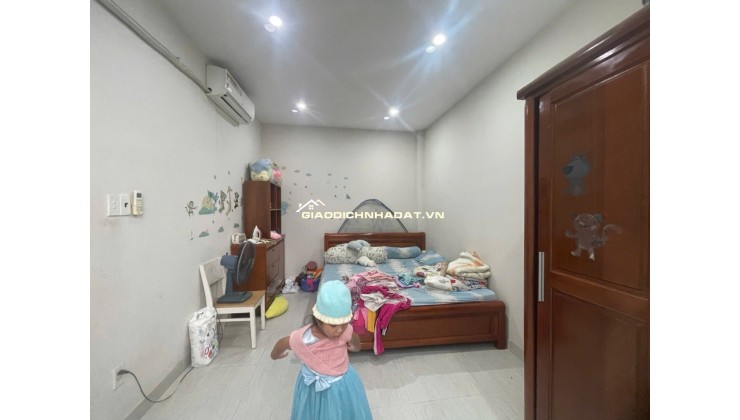 7 tỷ 2 - 100m ngang hơn 8m nhà 3 tầng kiên cố sát Vạn Phúc City - HẺM XE HƠI TỚI CỬA